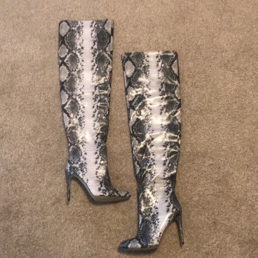 Simmi over the knee snake print boots size 10👢🐍